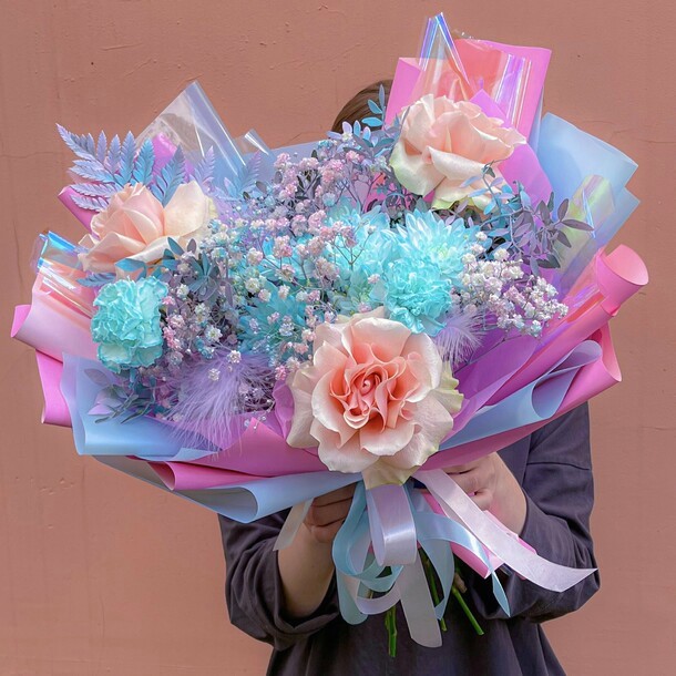 Букет из радужных гипсофил «Розовое сердце» («Букет любимой»)